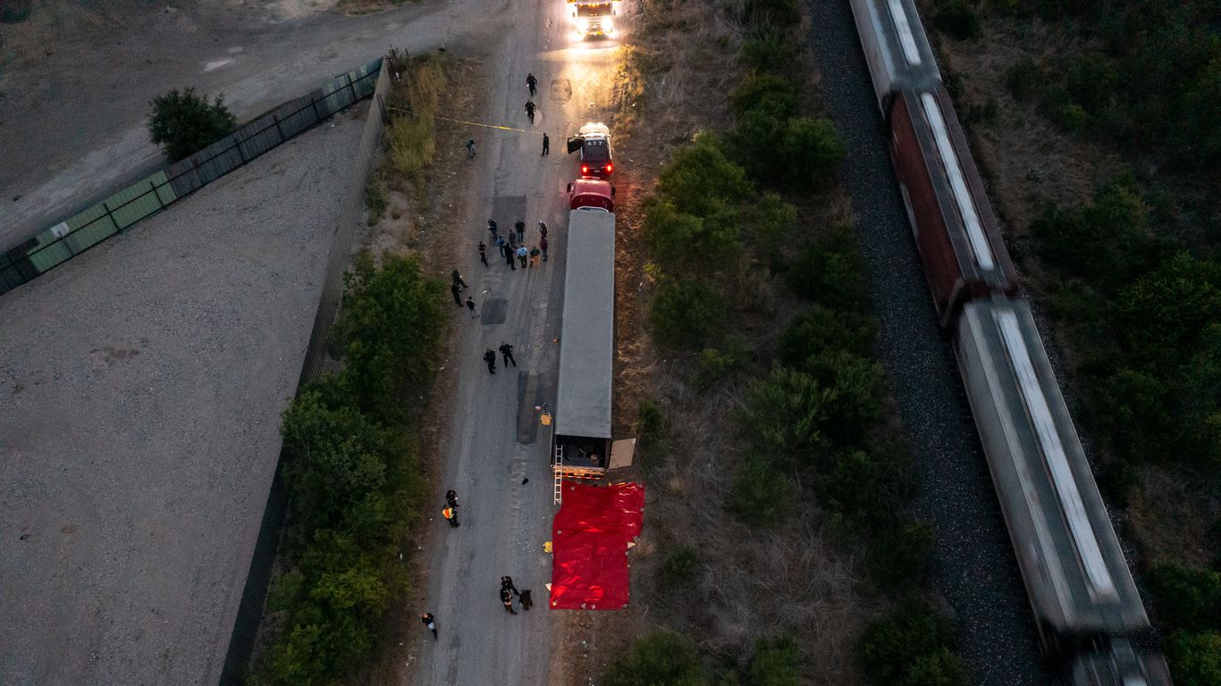 You are currently viewing 51 migrants found inside tractor-trailer in San Antonio have died