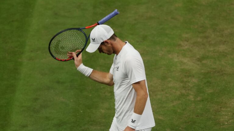 Read more about the article Andy Murray knocked out by John Isner despite late fightback