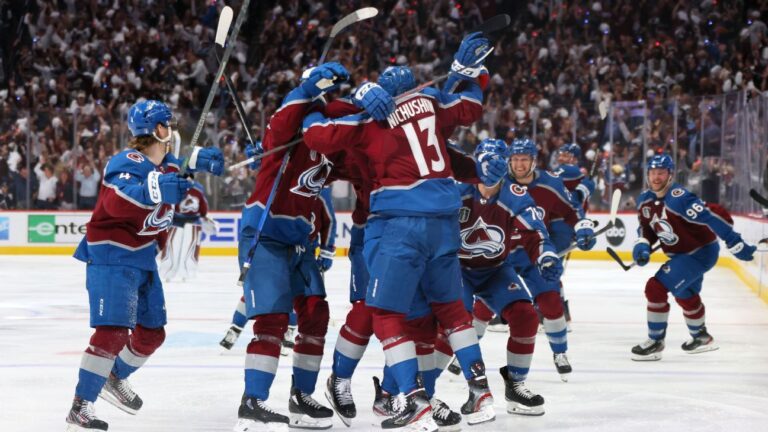 Read more about the article Avalanche survive in OT against Lightning and more scenes from Game 1