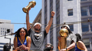 Read more about the article Best moments from Warriors’ championship parade