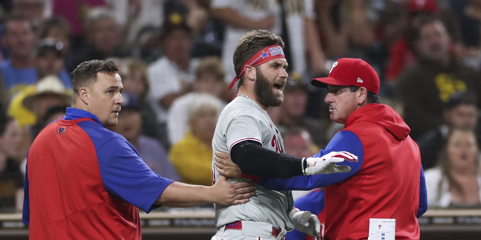 You are currently viewing Bryce Harper fractures left thumb