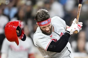 Read more about the article Bryce Harper out indefinitely for Phillies with broken thumb