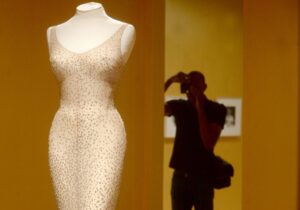 Read more about the article Collector Alleges That Historic Marilyn Monroe Dress Has Been Damaged – ARTnews.com