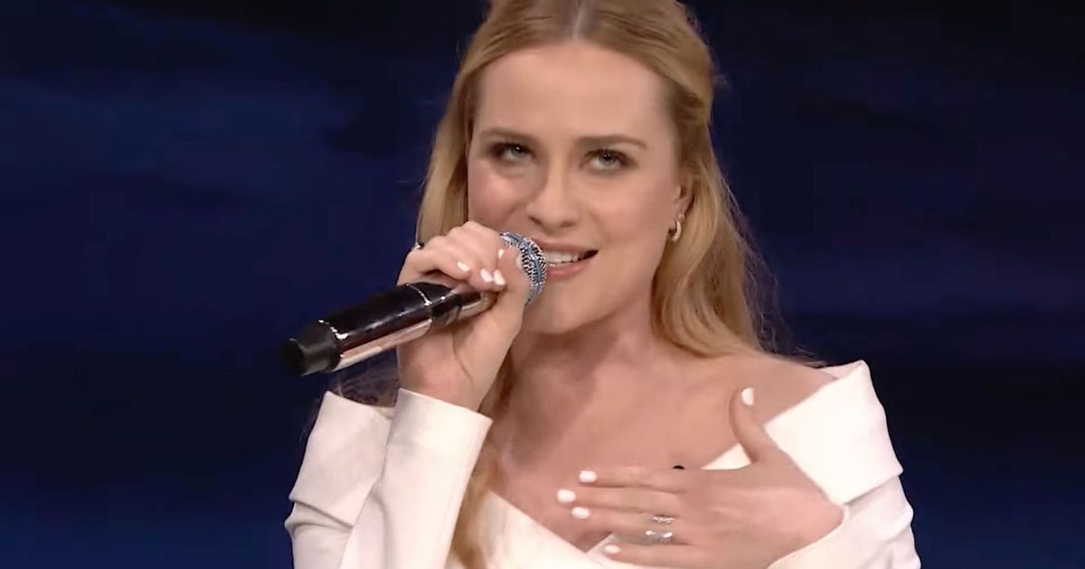 You are currently viewing Evan Rachel Wood Sings Madonna on Late Night