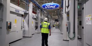 Read more about the article Ford recalls 2.9 million cars and SUVs which could roll when parked