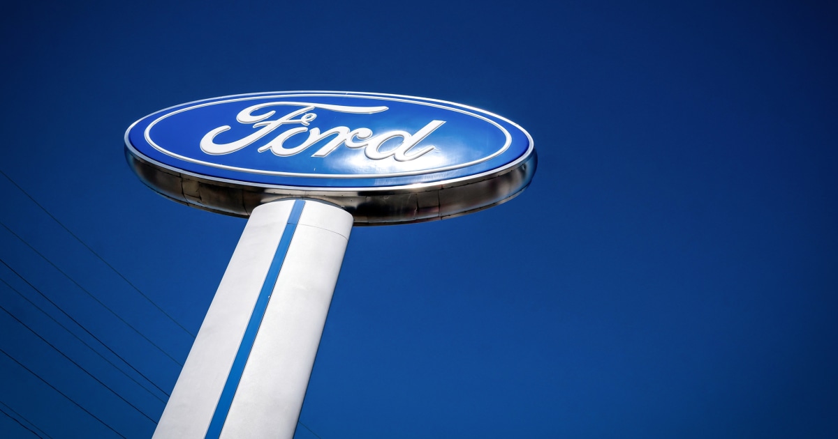 You are currently viewing Ford recalls 2.9 million vehicles over issue that may cause them to roll while parked
