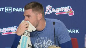 Read more about the article Former Braves Freddie Freeman bursts into tears during press conference on return to Atlanta