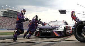 Read more about the article Fortunes turn on final caution flag, varying pit-stop decisions