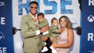Read more about the article Giannis Antetokounmpo Got His Toddlers Tiny Matching Green Suits for His Movie Premiere