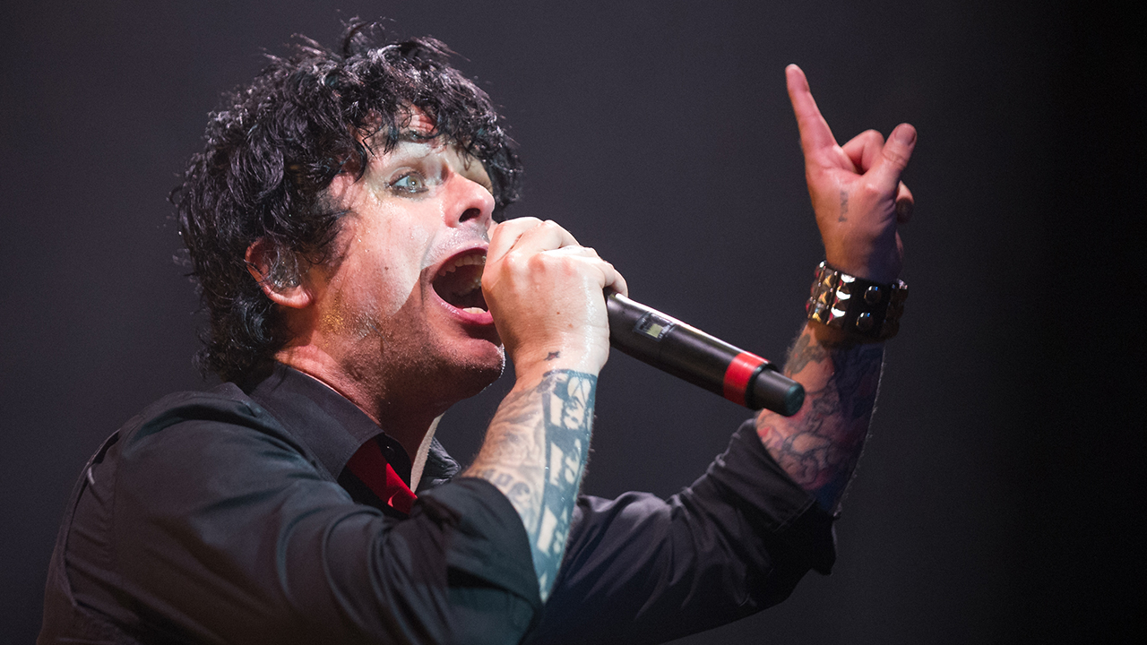 You are currently viewing Green Day’s Billie Joe Armstrong says he’s renouncing his US citizenship: ‘F— America’