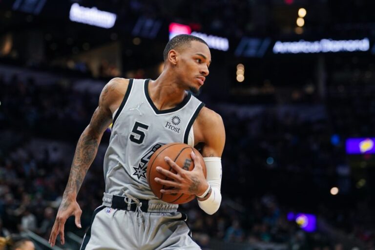 Read more about the article Hawks, Spurs Still Discussing Dejounte Murray