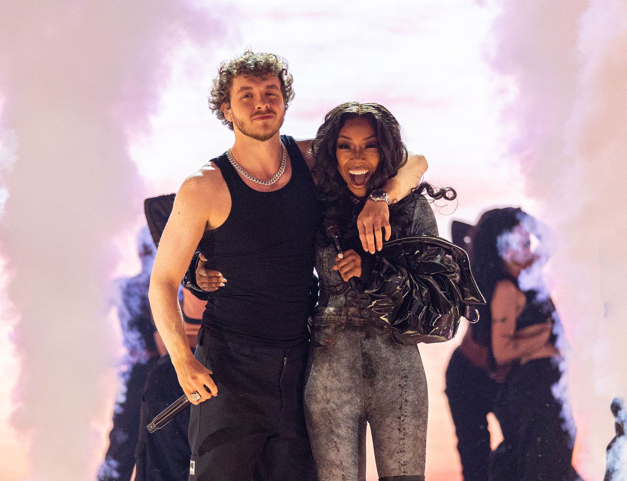 You are currently viewing Jack Harlow Performs ‘First Class’ With Brandy at 2022 BET Awards