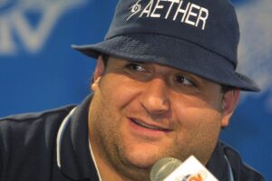 Read more about the article Jim Irsay mourns the loss of former Colts player Tony Siragusa who passed away at 55