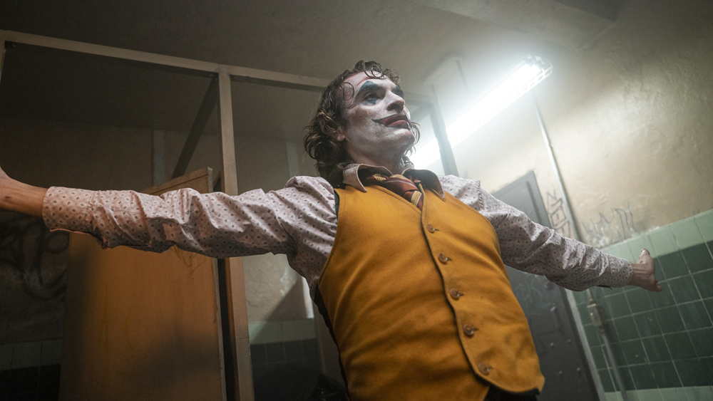 You are currently viewing ‘Joker’ 2: Todd Phillips Reveals Title, Joaquin Phoenix Reading Script