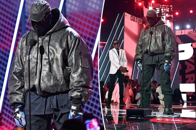 Read more about the article Kanye West confuses fans with face mask at BET Awards 2022