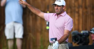 Read more about the article LIV Golf London results, highlights: Charl Schwartzel pacing field after Friday’s Round 2