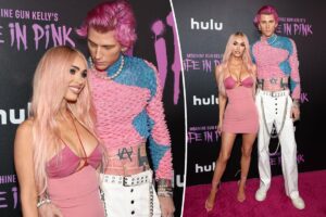 Read more about the article Megan Fox, Machine Gun Kelly match hair color for ‘Life in Pink’