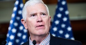 Read more about the article Mo Brooks Falls With Trump’s Knife in His Back