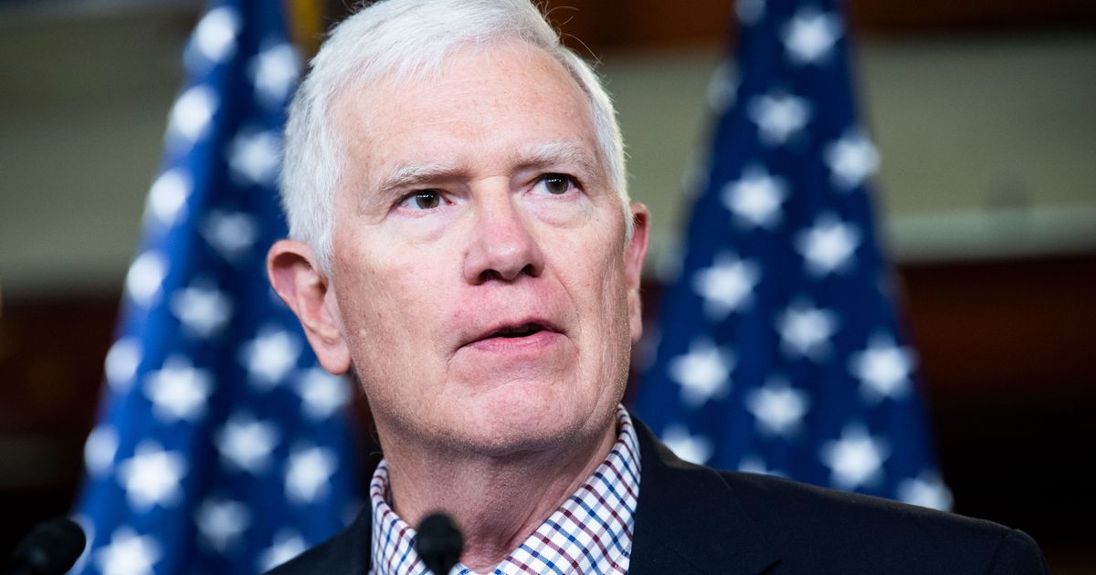 You are currently viewing Mo Brooks Falls With Trump’s Knife in His Back