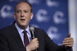 Read more about the article N.Y. Governor Race: Trump Backer Zeldin Bets State Tilting Right to Oust Hochul