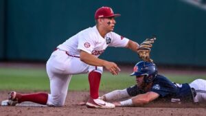Read more about the article Ole Miss vs. Arkansas baseball video highlights, score at 2022 CWS