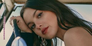 Read more about the article Olivia Rodrigo and Lily Allen Sing F— You to Supreme Court at Glastonbury