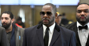 Read more about the article R. Kelly, R&B Star Who Long Evaded Justice, Is Sentenced to 30 Years