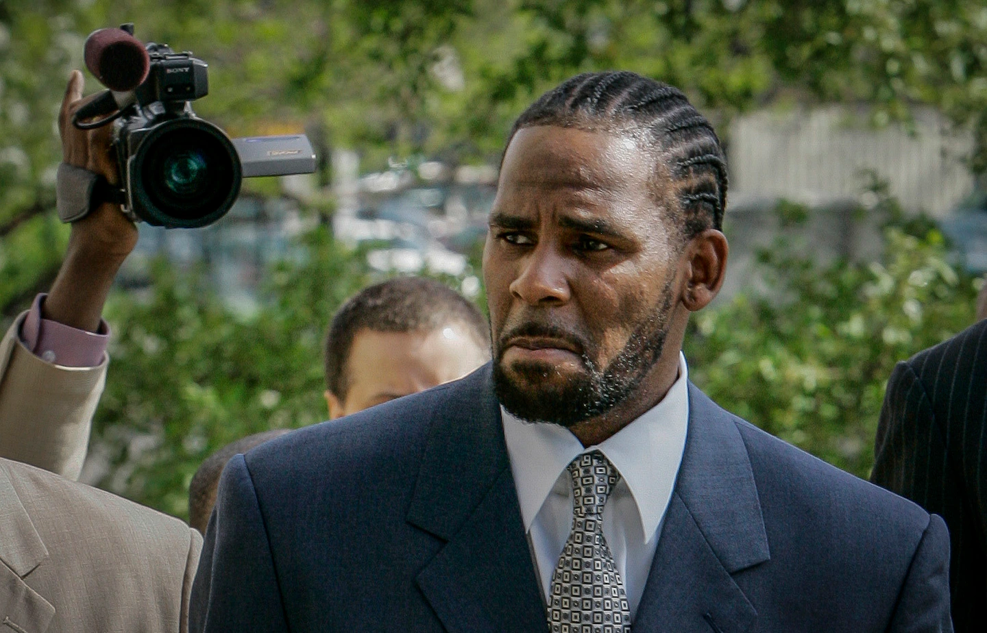 You are currently viewing R. Kelly fan arrested, accused of threatening prosecutors in trial