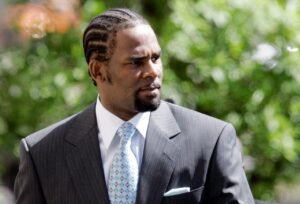 Read more about the article R. Kelly fan charged with threatening prosecutors