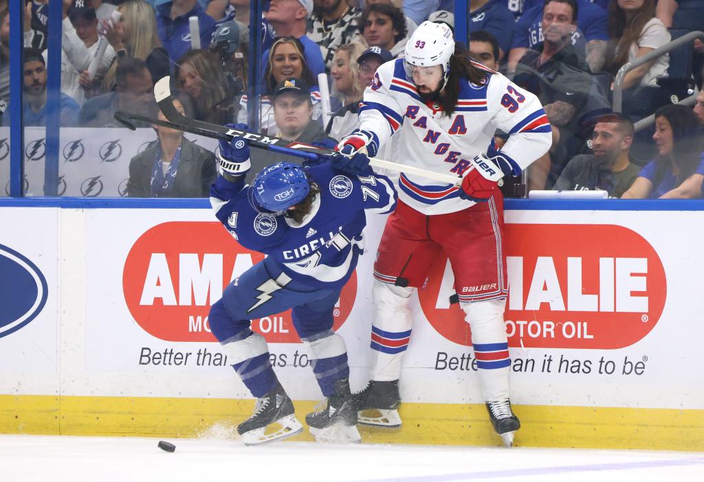 You are currently viewing Rangers’ Mika Zibanejad shut down by Lightning’s checking line