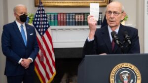 Read more about the article Stephen Breyer makes it official: He’s leaving the Supreme Court on Thursday at noon