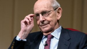Read more about the article Supreme Court Justice Stephen Breyer will retire Thursday