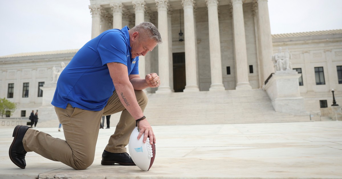 You are currently viewing Supreme Court rules for former coach in public school prayer case