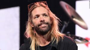 Read more about the article Taylor Hawkins: Foo Fighters announce two tribute shoes to honor late band member