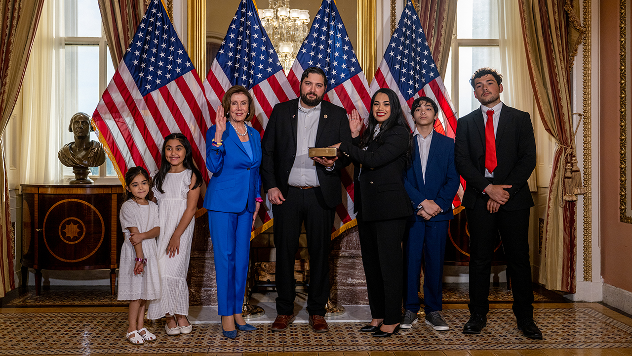 You are currently viewing Texas GOP Rep. Mayra Flores says Speaker Nancy Pelosi ‘pushed’ her daughter during photo op