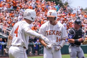 Read more about the article Texas baseball vs. Notre Dame in College World Series live updates