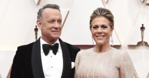 Read more about the article Tom Hanks swears at fans who nearly knocked down Rita Wilson