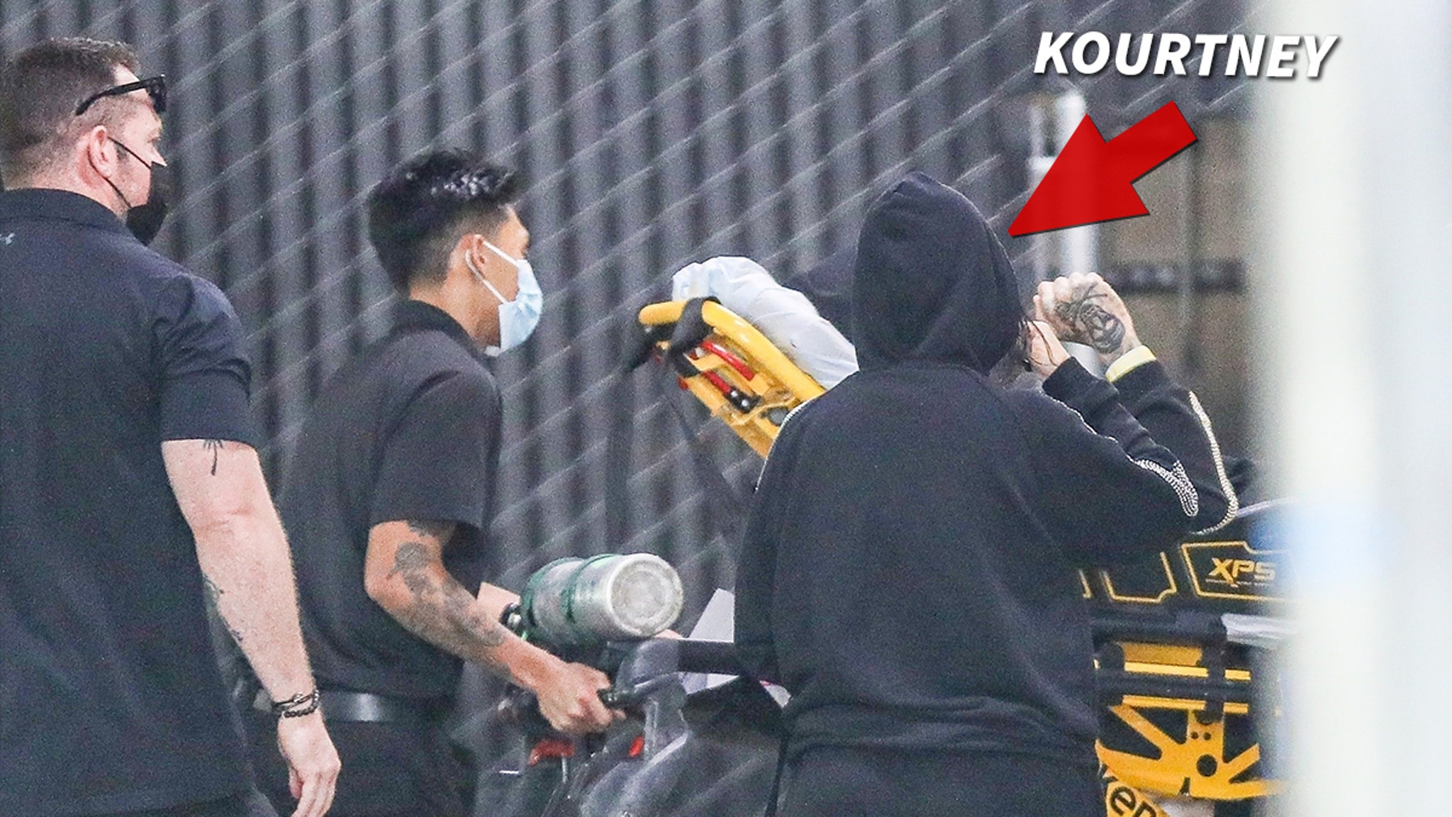 You are currently viewing Travis Barker Hospitalized, Kourtney Kardashian There, Daughter Asks for Prayers