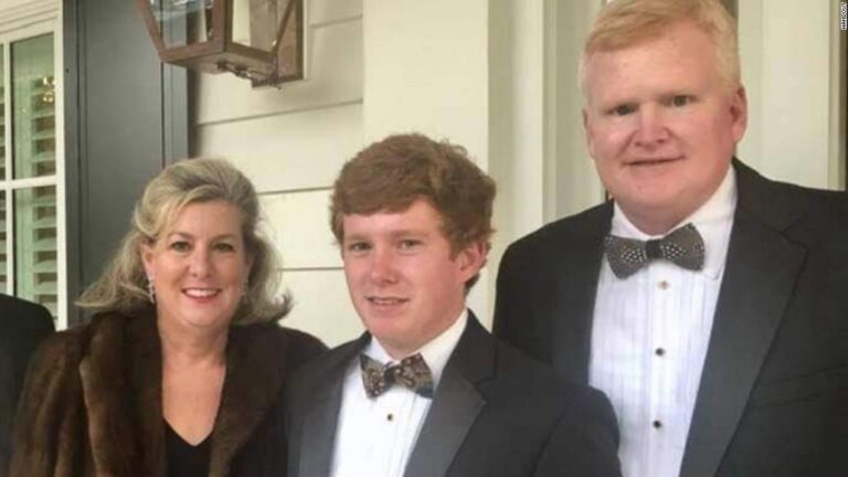 Read more about the article Alex Murdaugh: Disgraced South Carolina attorney could face murder charges this week, attorney says