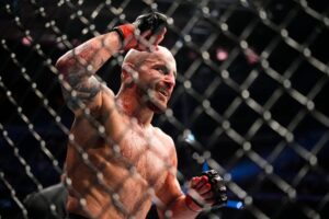 Read more about the article Alexander Volkanovski defends featherweight title again at UFC 276