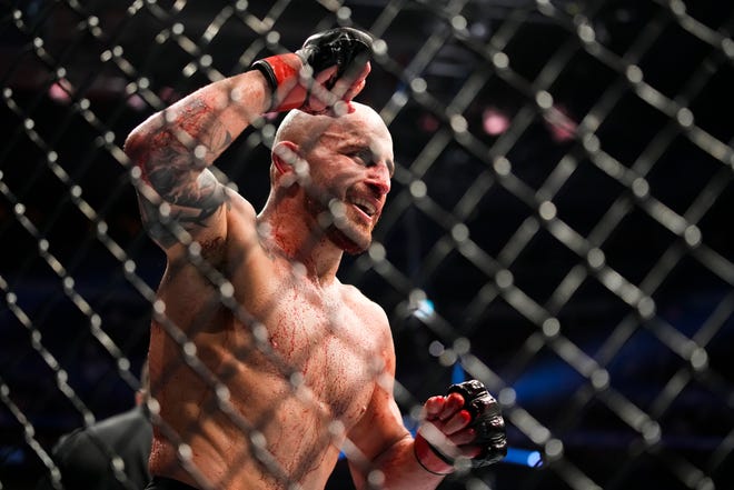 You are currently viewing Alexander Volkanovski defends featherweight title again at UFC 276