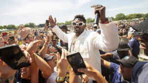 Read more about the article Antonio Brown performs at Rolling Loud, NFL players weigh in on his performance