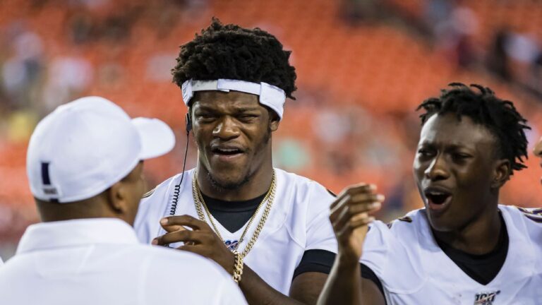 Read more about the article Baltimore Ravens quarterback Lamar Jackson receives support from Hollywood Brown after exchange with Bernard Pollard Jr.