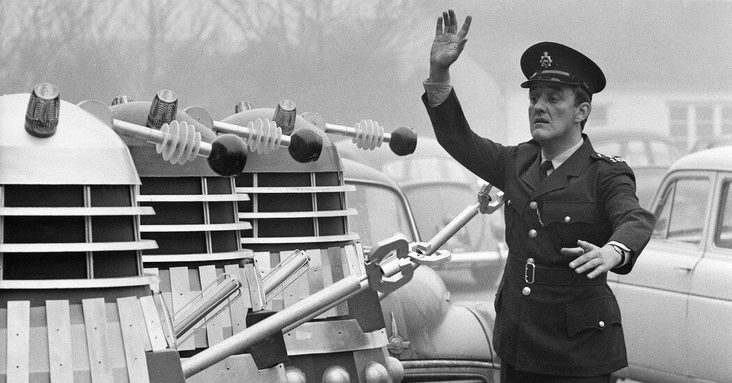 You are currently viewing Bernard Cribbins, British Actor Known for ‘Doctor Who,’ Is Dead at 93