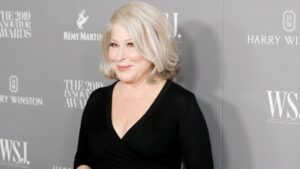 Read more about the article Bette Midler Responds to Backlash Over Tweets About “Erasure” of Women – The Hollywood Reporter