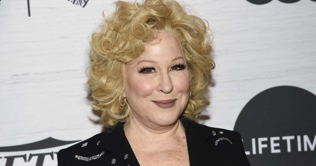 You are currently viewing Bette Midler denies controversial tweet was transphobic