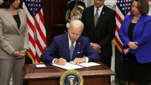 Read more about the article Biden signs abortion rights executive order amid pressure