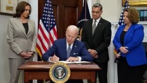 Read more about the article Biden signs executive order to support abortion rights