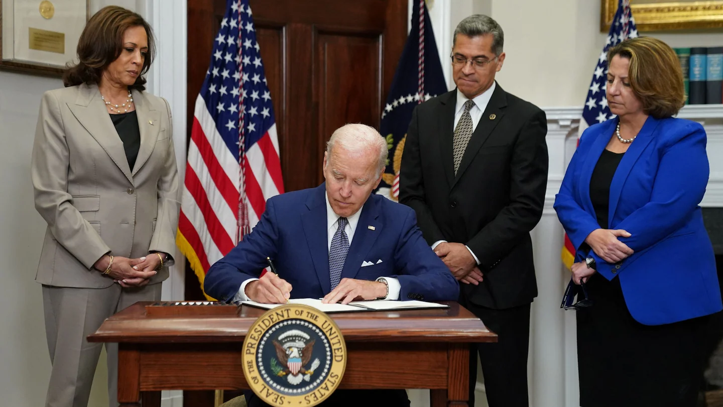 You are currently viewing Biden signs executive order to support abortion rights