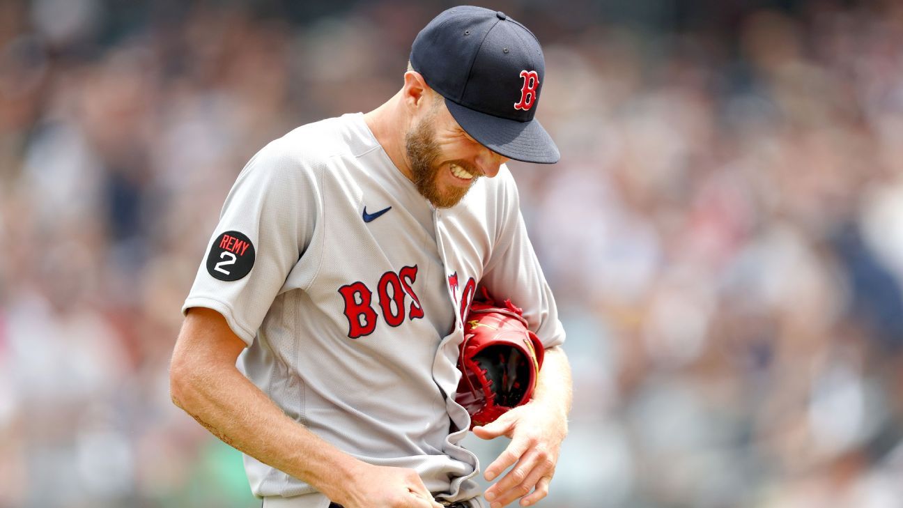 You are currently viewing Boston Red Sox pitcher Chris Sale suffers fractured left pinkie on comebacker that hits hand